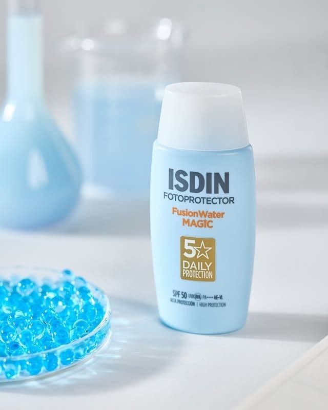 ضدآفتاب فیوژن واتر مجیک ایسدین SPF 50 ضد چروک و ضد لک، بافت فوق سبک